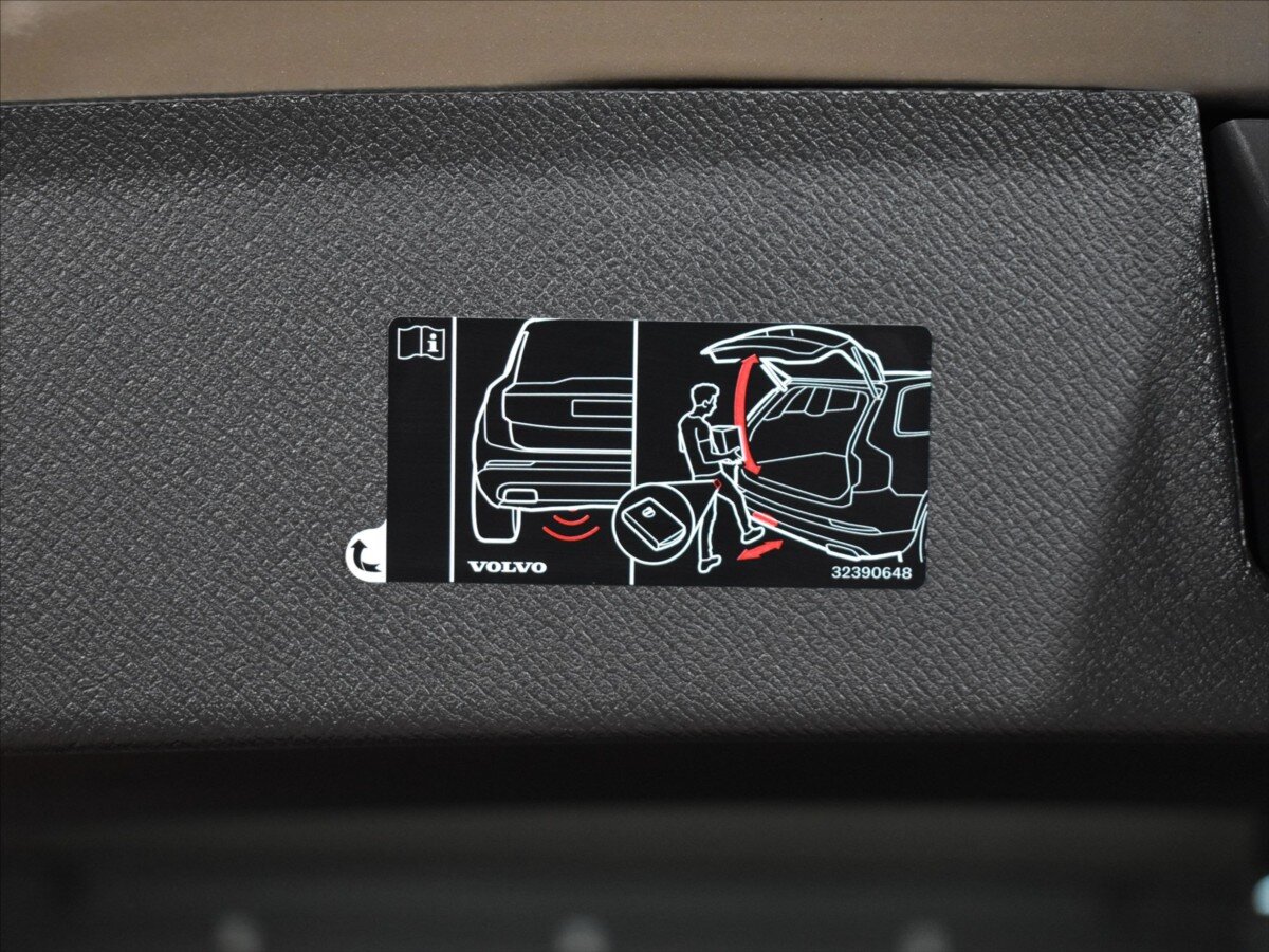 Volvo XC90 SUV / Terénní 2,0 l 228 kw