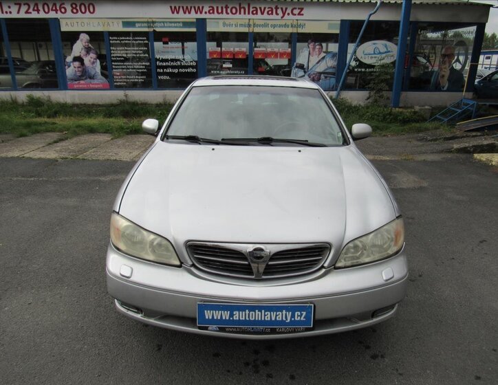 Nissan Maxima Sedan / Limuzína 2,0 l 103 kw