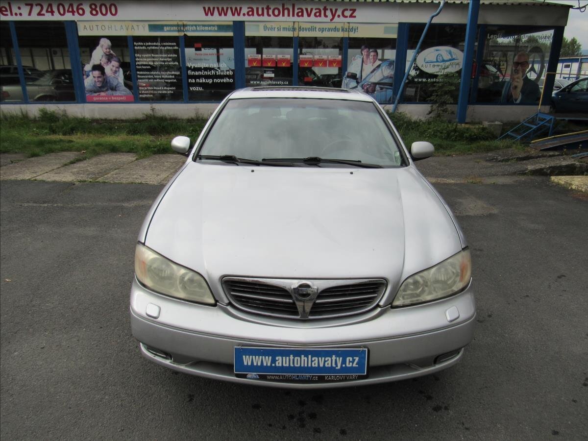 Nissan Maxima Sedan / Limuzína 2,0 l 103 kw