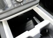 Land Rover Defender 25