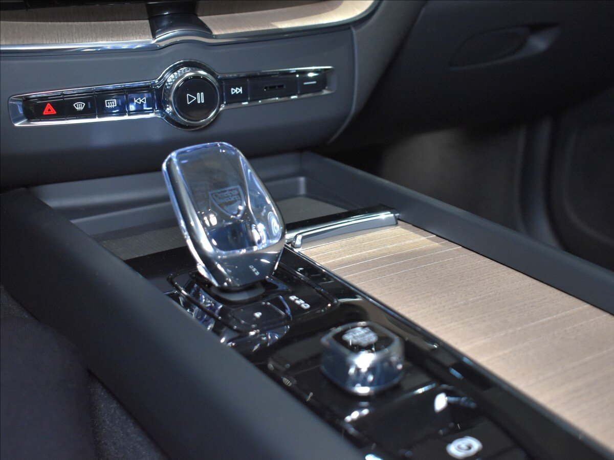 Volvo XC60 SUV / Terénní 2,0 l 257 kw