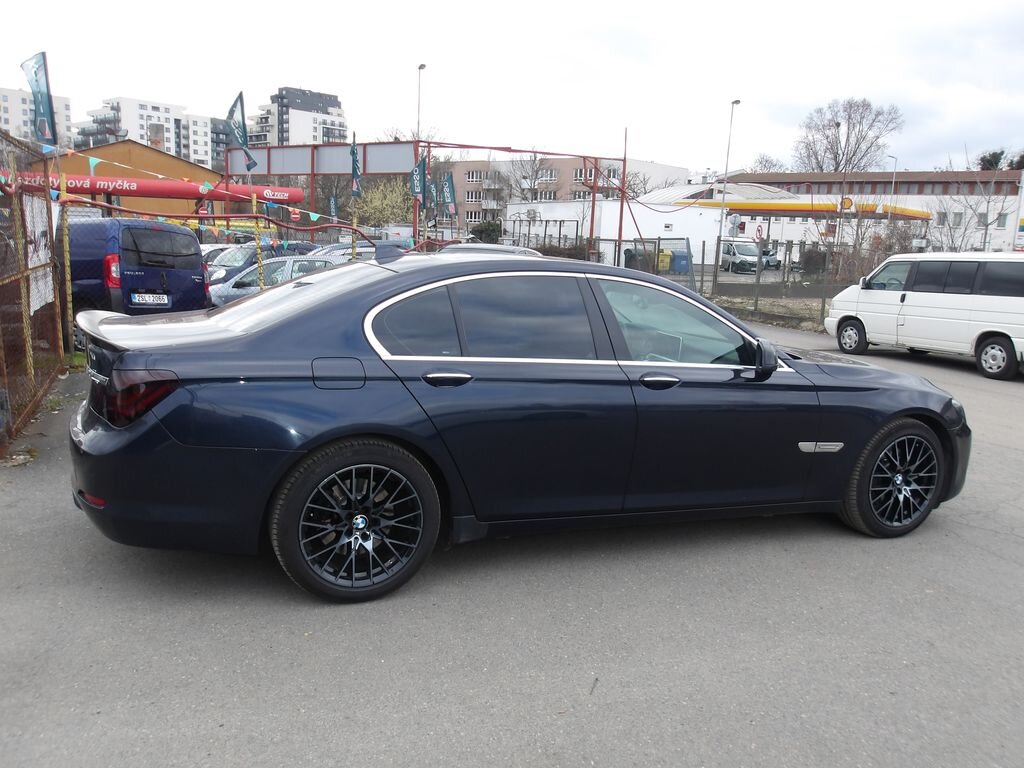 BMW Řada 7 Sedan / Limuzína 3,0 l 180 kw