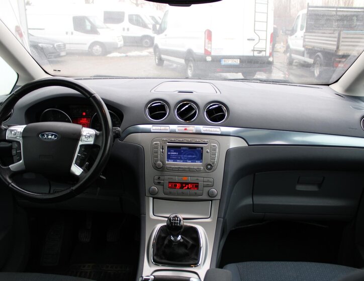 Ford Galaxy Kombi 1,8 l 92 kw