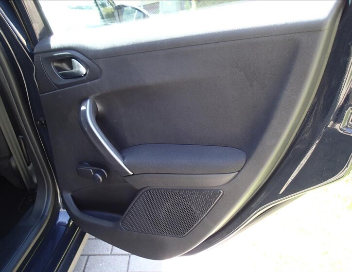 Peugeot 2008 Kombi 1,2 l 61 kw