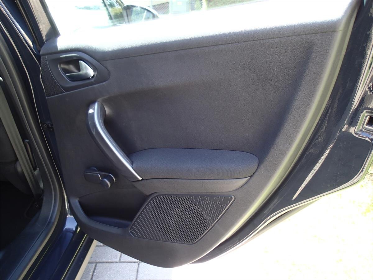 Peugeot 2008 Kombi 1,2 l 61 kw