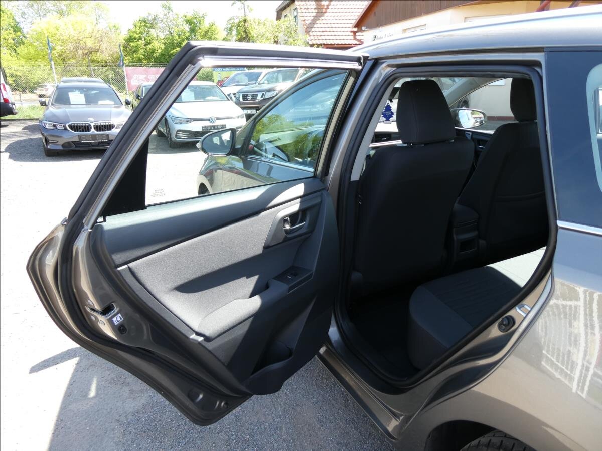 Toyota Auris Kombi 1,3 l 73 kw