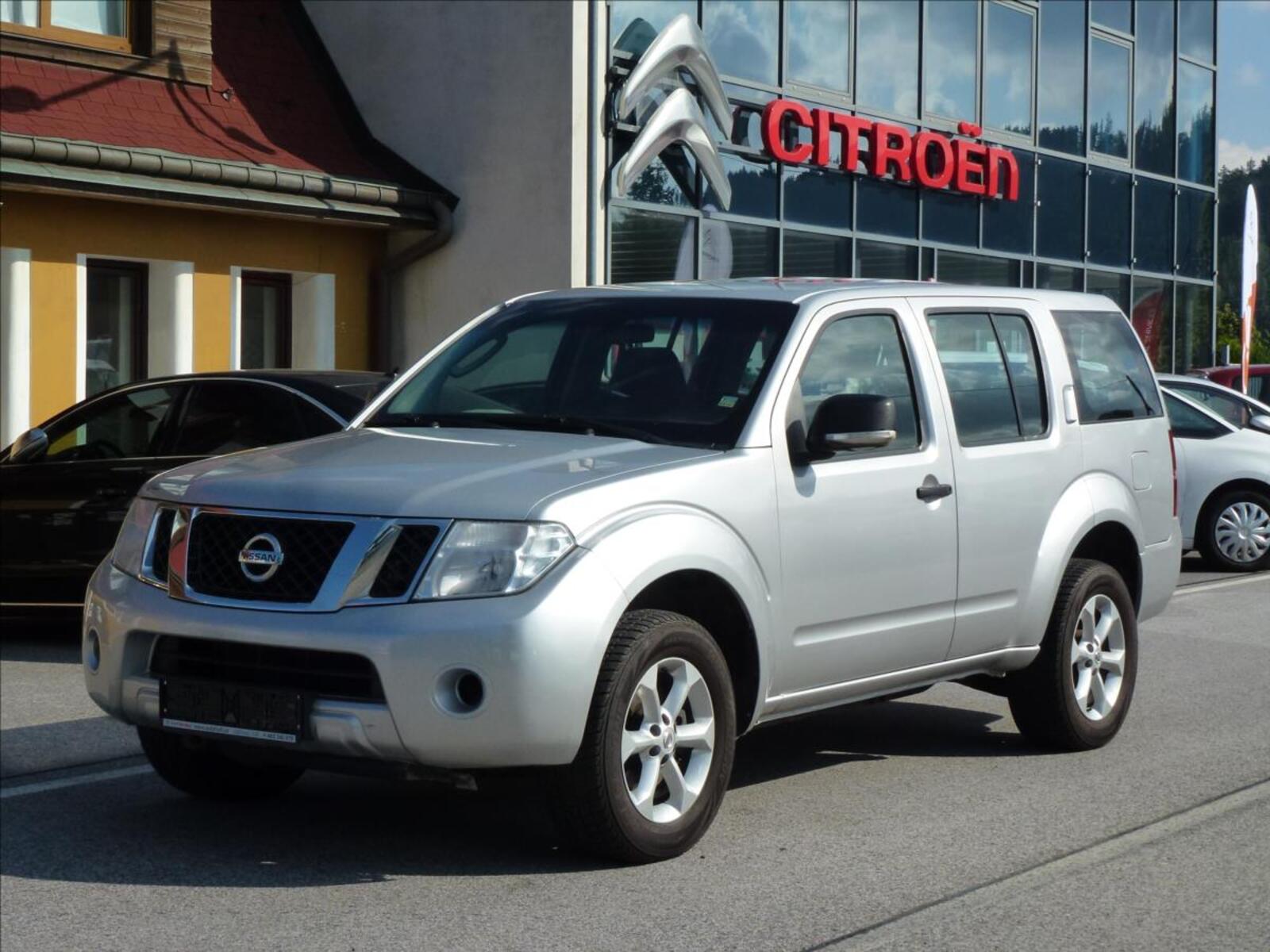 Nissan Pathfinder 1