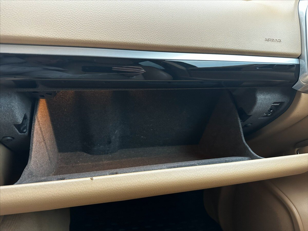 Porsche Cayenne Kombi 4,8 l 294 kw