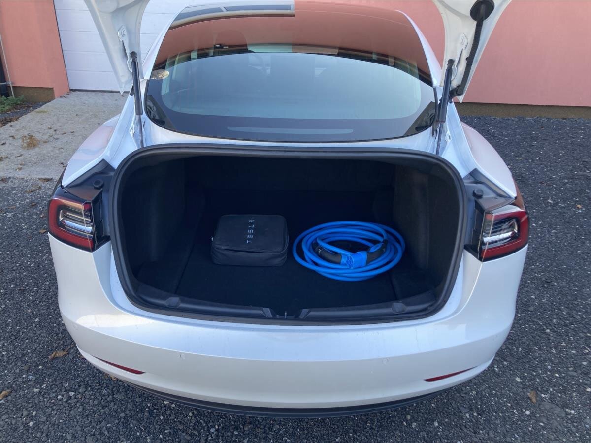 Tesla Model 3 Sedan 0,0 208 kw