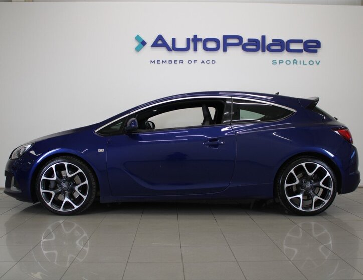 Opel Astra Hatchback 2,0 l 206 kw