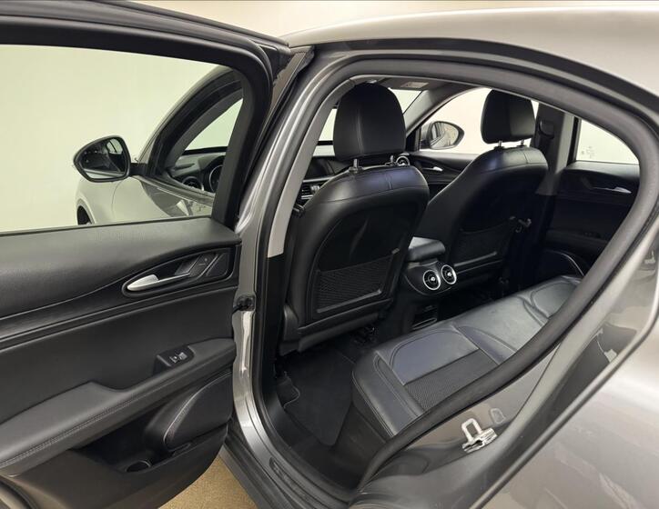 Alfa Romeo Stelvio 40