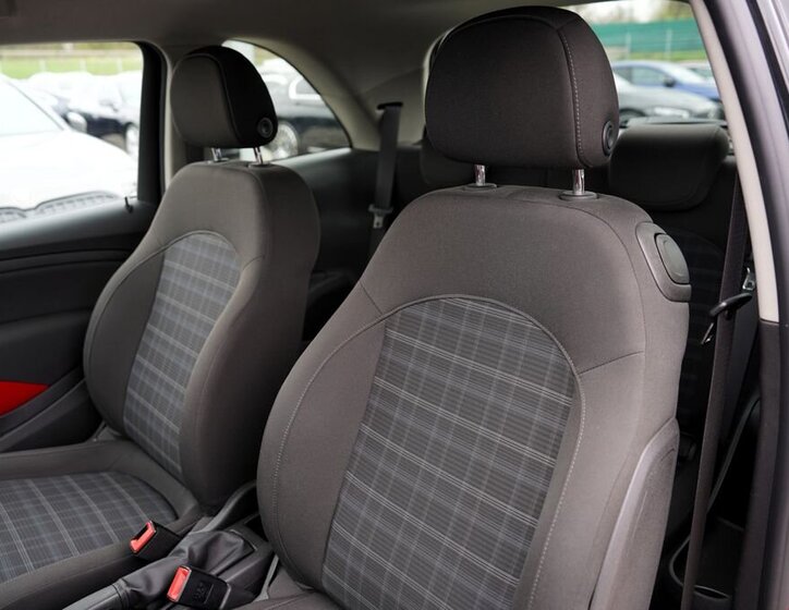 Opel Adam Hatchback 1,4 l 64 kw