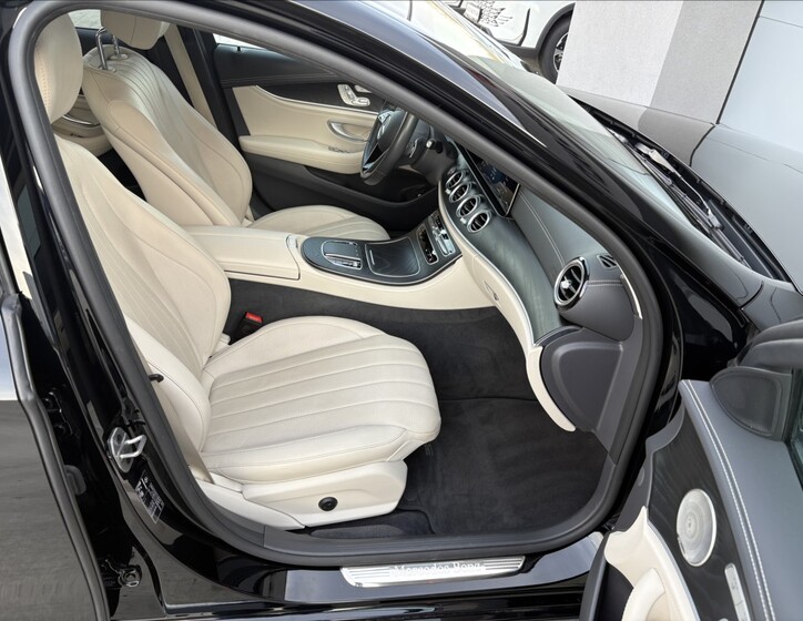 Mercedes-Benz Třídy E 22