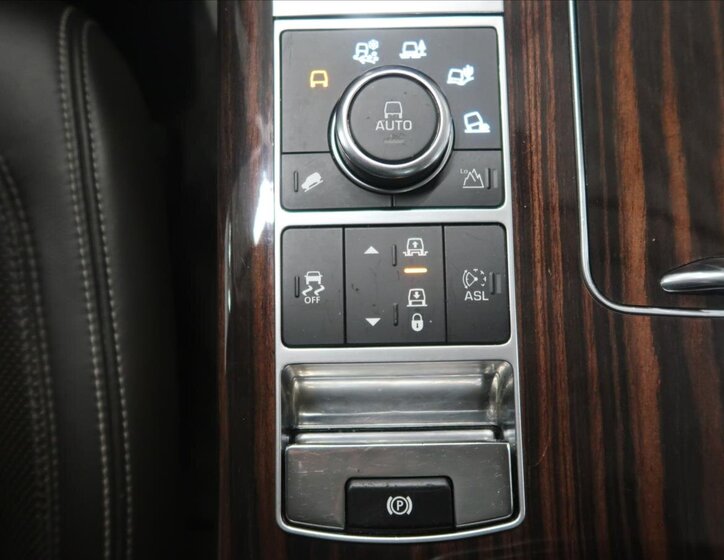Land Rover Range Rover SUV / Terénní 4,4 l 250 kw