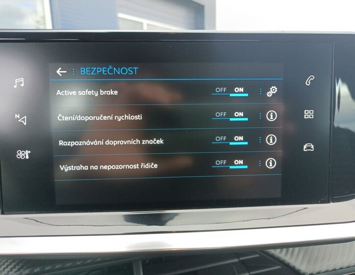 Peugeot 208 Hatchback 1,2 l 55 kw