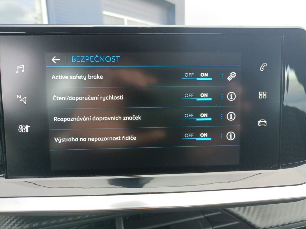 Peugeot 208 Hatchback 1,2 l 55 kw