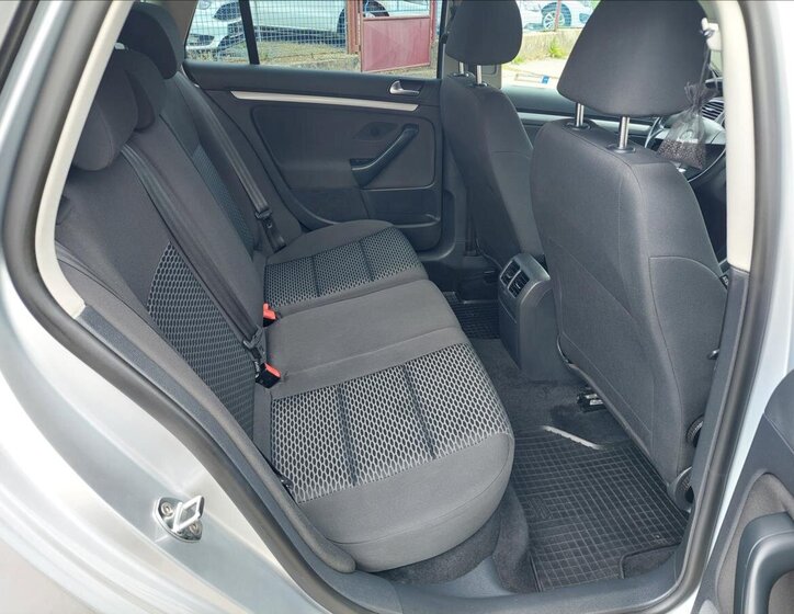 Volkswagen Golf Kombi 1,6 l 77 kw