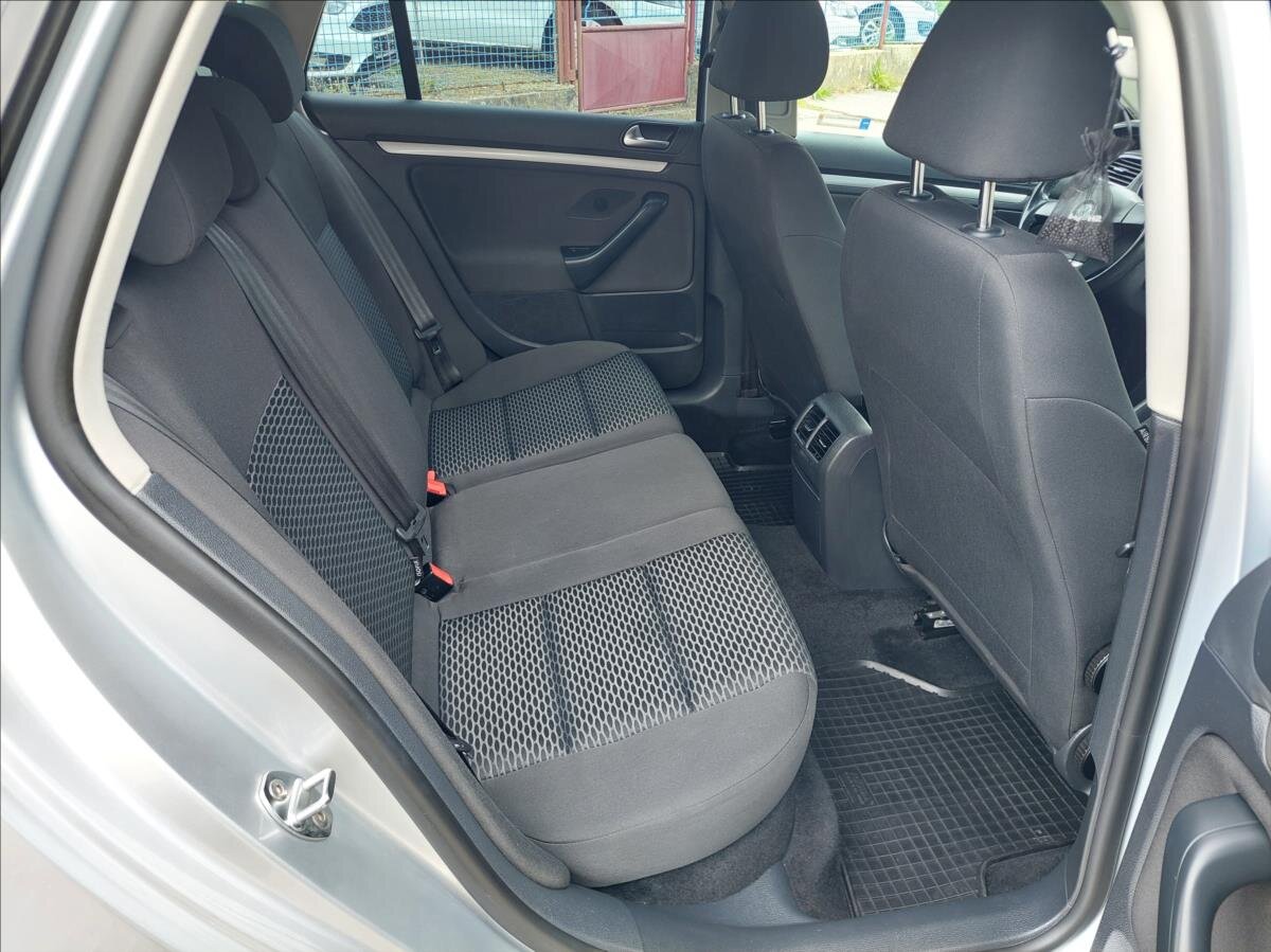 Volkswagen Golf Kombi 1,6 l 77 kw