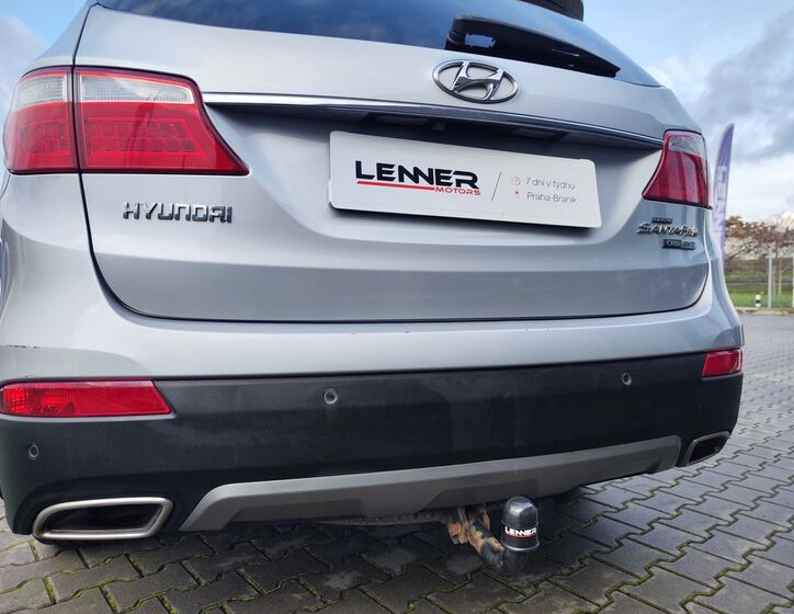 Hyundai Grand Santa Fe 12