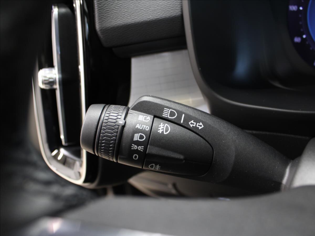 Volvo XC40 Kombi 2,0 l 145 kw