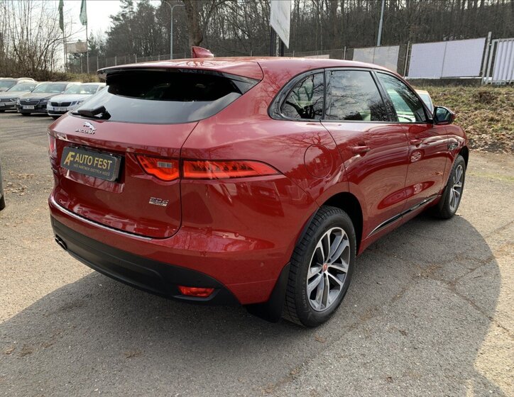 Jaguar F-Pace SUV / Terénní 2,0 l 132 kw
