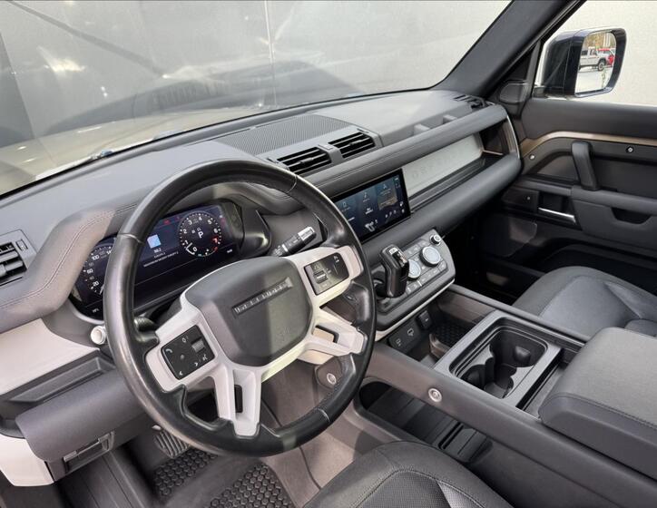 Land Rover Defender 9