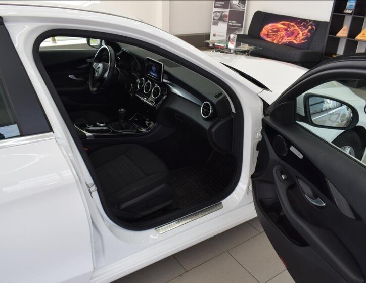 Mercedes-Benz Třídy C Sedan / Limuzína 2,1 l 125 kw