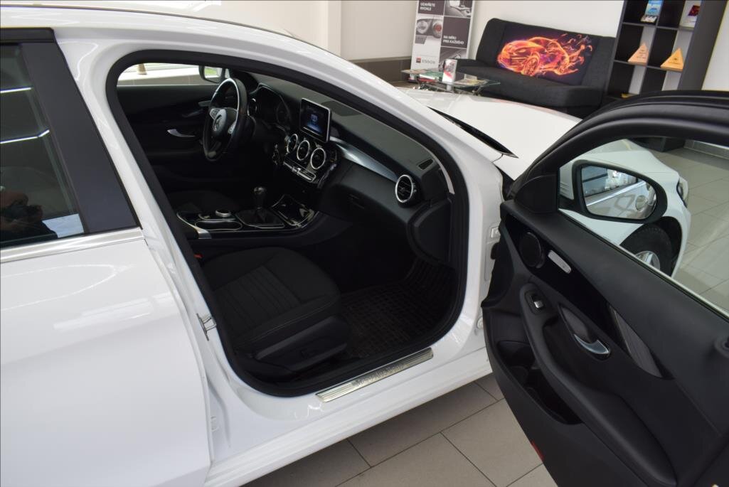 Mercedes-Benz Třídy C Sedan / Limuzína 2,1 l 125 kw