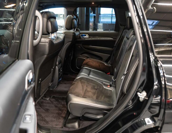 Jeep Grand Cherokee 32