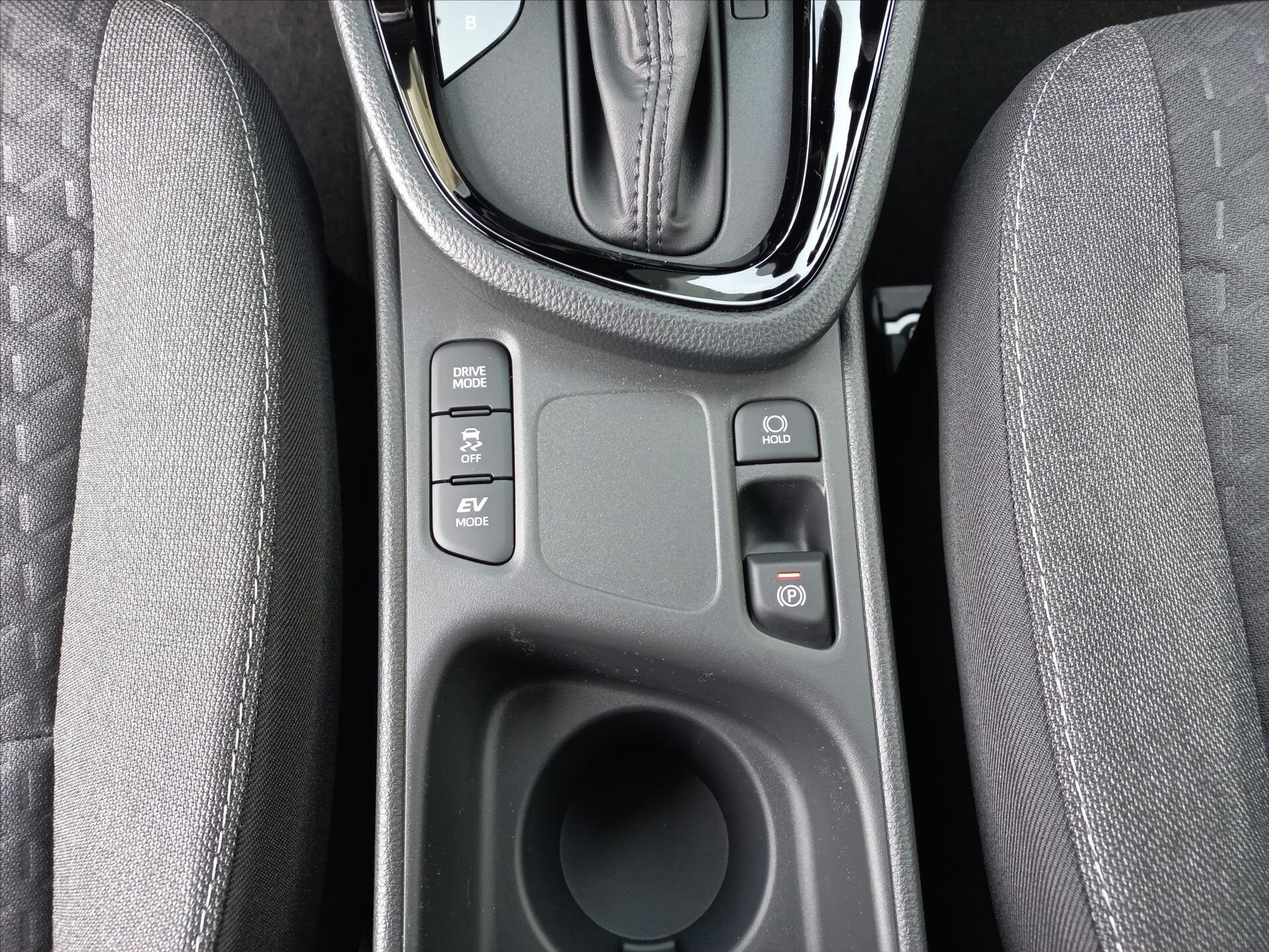 Toyota Yaris Cross CUV / Crossover 1,5 l 68 kw