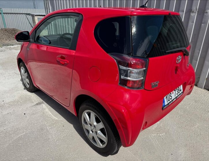 Toyota iQ Hatchback 998,0 50 kw
