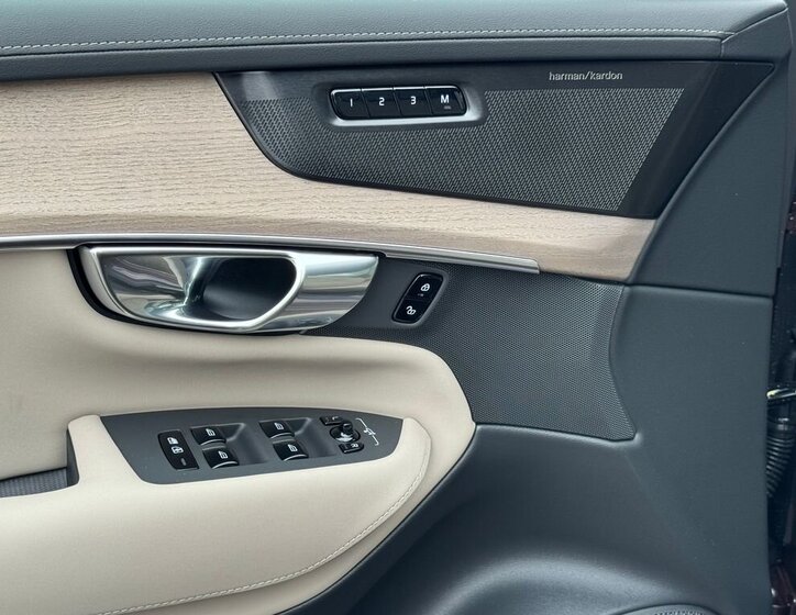 Volvo XC90 SUV / Terénní 2,0 l 184 kw