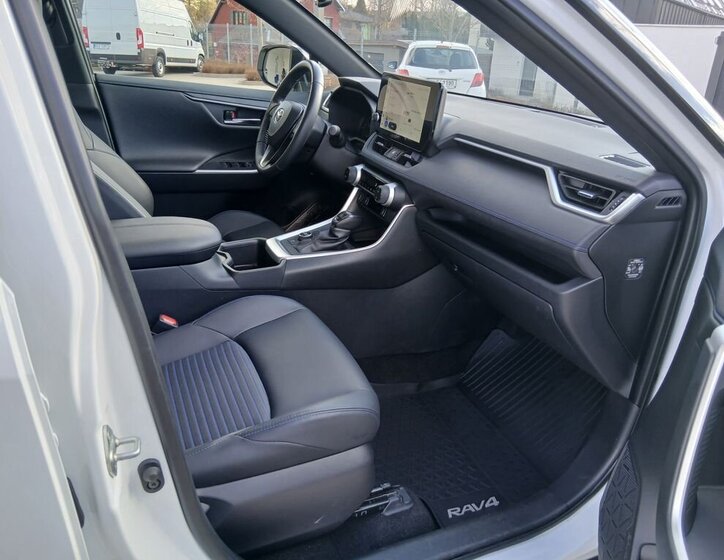 Toyota RAV4 SUV / Terénní 2,5 l 131 kw