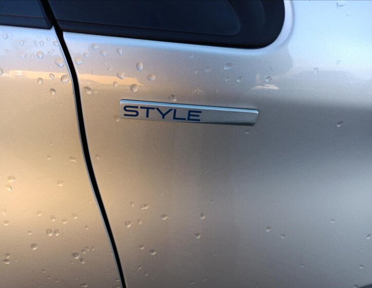 Peugeot 208 Hatchback 1,2 l 60 kw