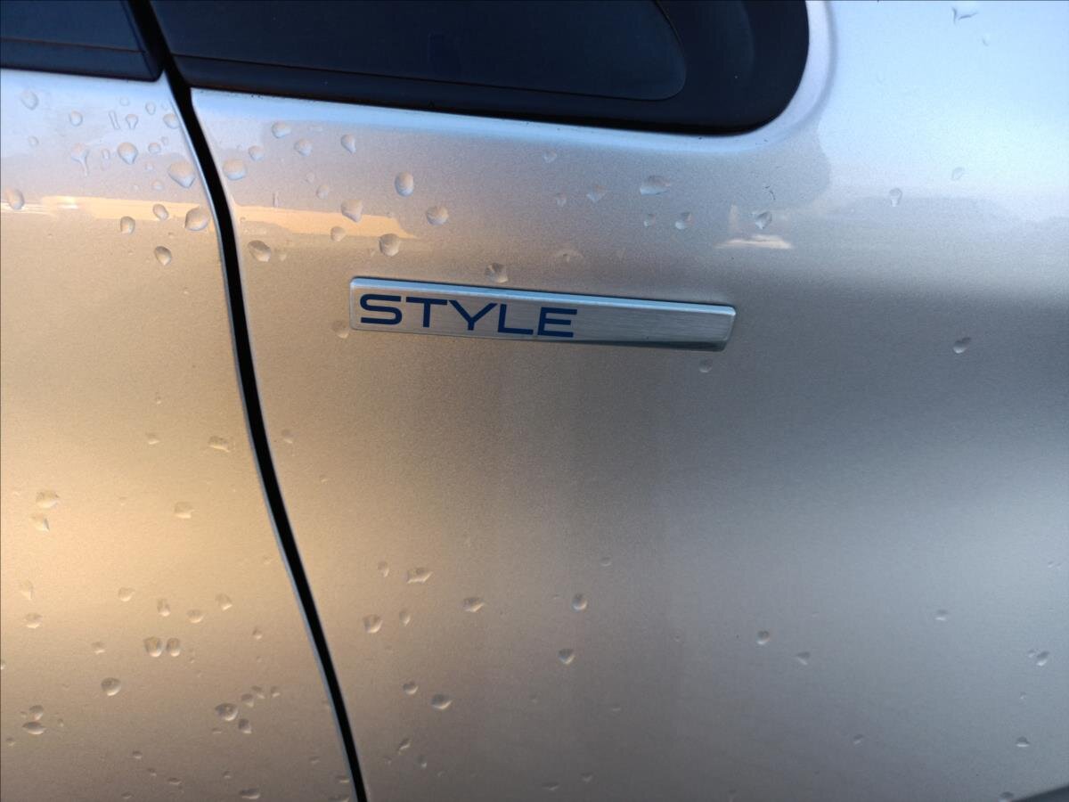 Peugeot 208 Hatchback 1,2 l 60 kw