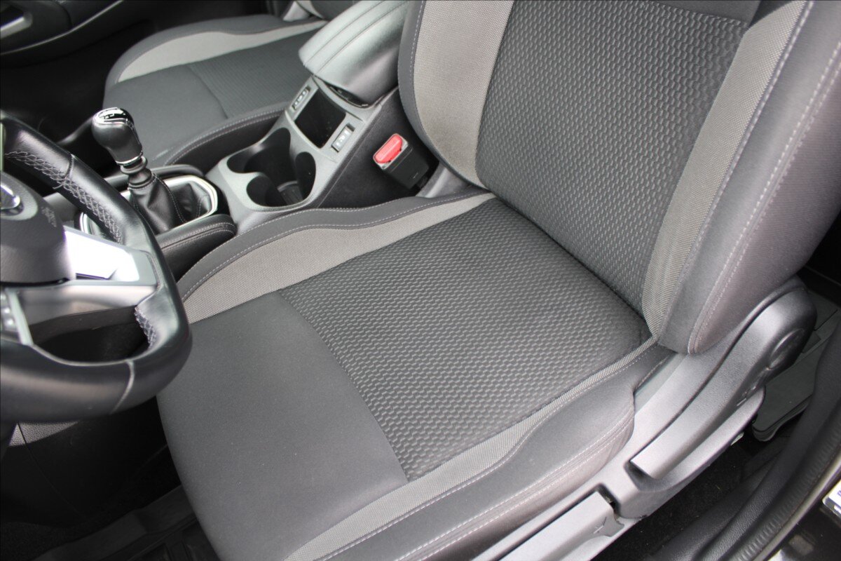 Nissan Qashqai SUV / Terénní 1,3 l 103 kw