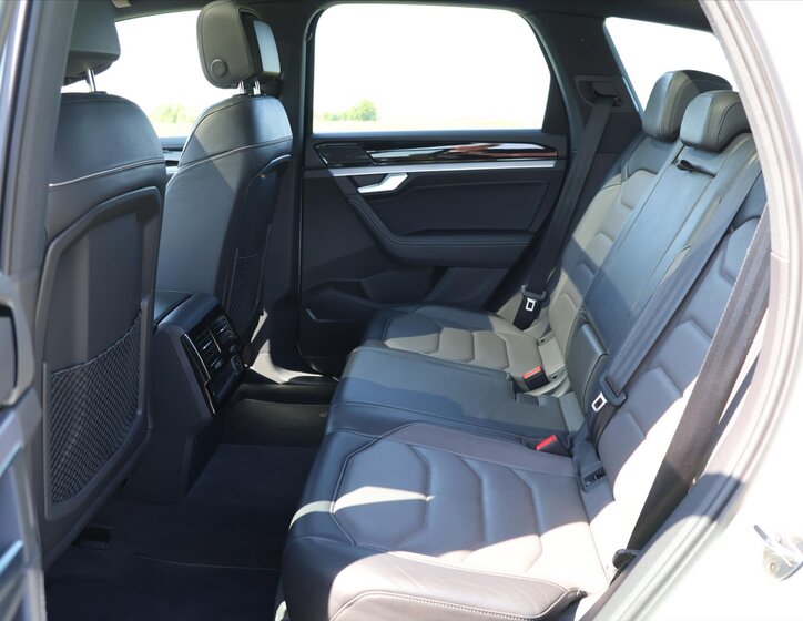 Volkswagen Touareg 19