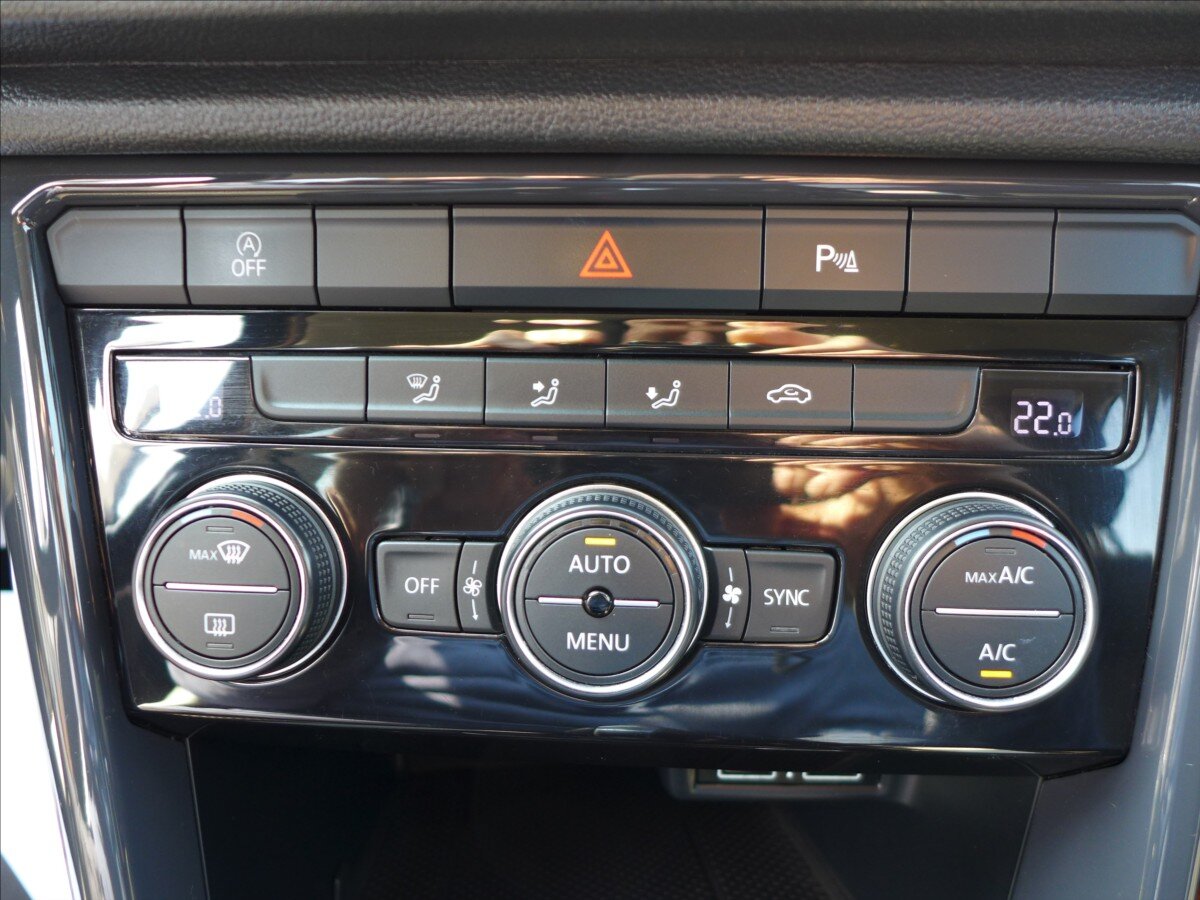 Volkswagen T-Roc SUV / Terénní 2,0 l 110 kw