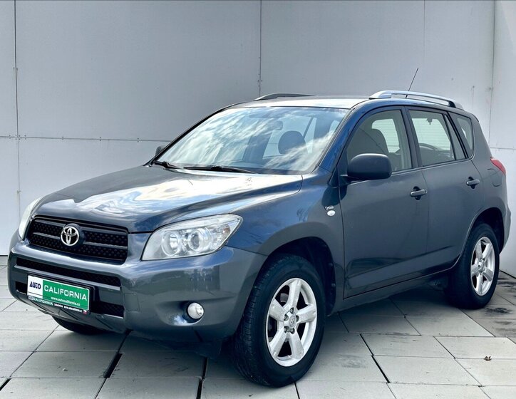 Toyota RAV4 SUV / Terénní 2,2 l 100 kw