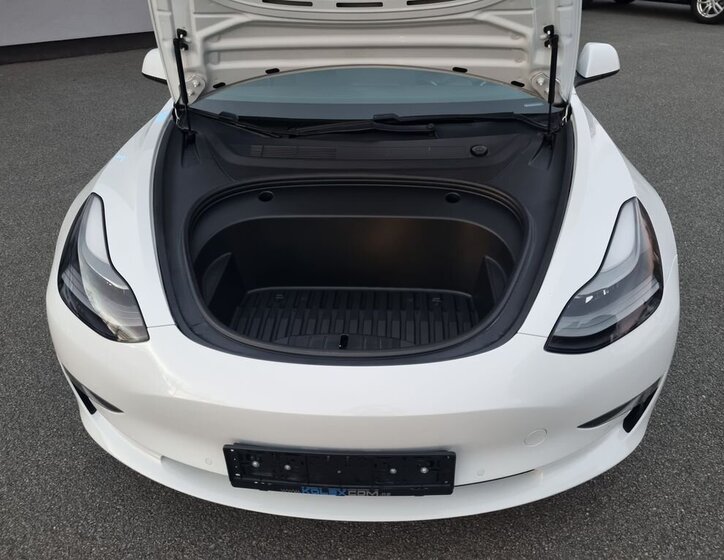 Tesla Model 3 Sedan / Limuzína 0,0 355 kw