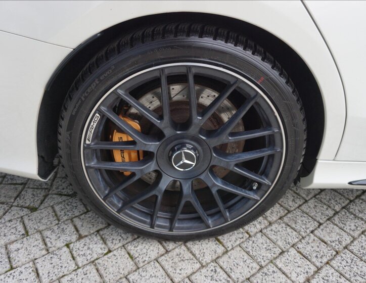 Mercedes-Benz Třídy C Sedan 4,0 l 375 kw