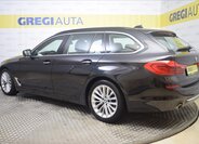 BMW Řada 5 Kombi 3,0 l 195 kw