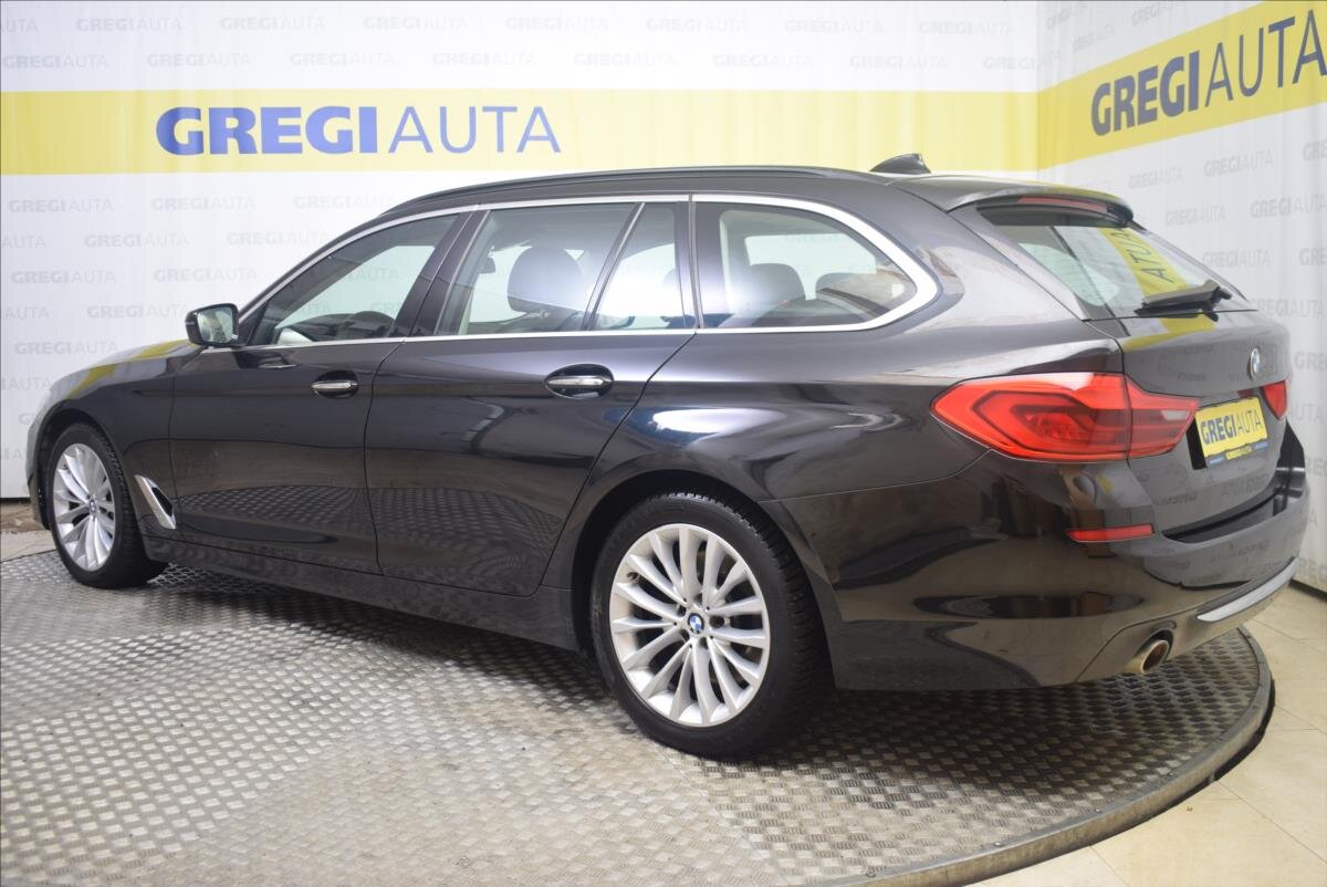 BMW Řada 5 Kombi 3,0 l 195 kw