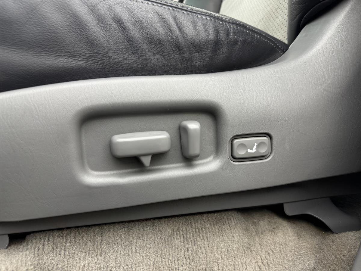 Toyota Land Cruiser SUV / Terénní 4,2 l 150 kw