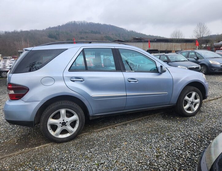 Mercedes-Benz Třídy M SUV / Terénní 3,5 l 200 kw