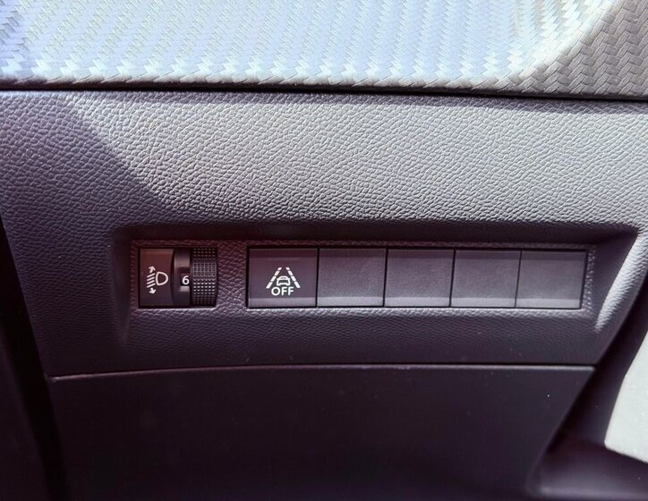 Peugeot 208 Hatchback 1,2 l 55 kw