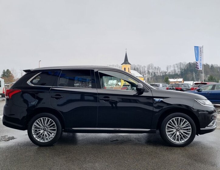 Mitsubishi Outlander SUV 2,4 l 165 kw