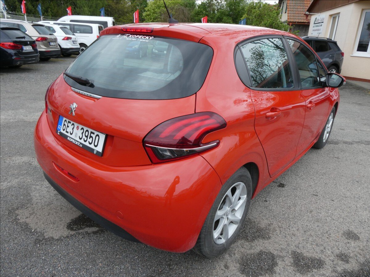 Peugeot 208 Hatchback 1,2 l 61 kw