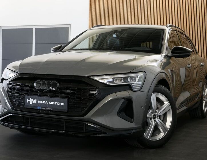 Audi Q8 4