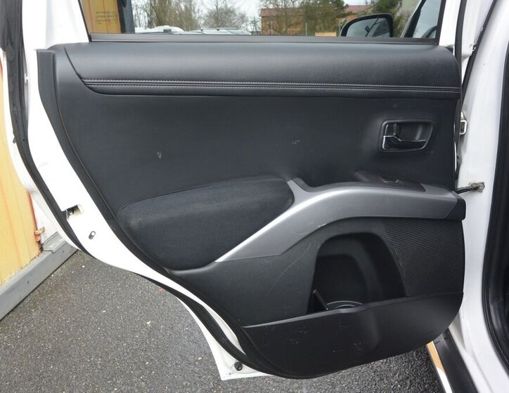 Mitsubishi Outlander SUV 2,3 l 130 kw